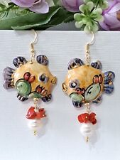 Orecchini siciliani con Pesci in ceramica Di Caltagirone, Perle E Corallo