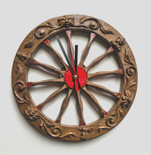 ruota carrettino siciliano. bellissimo orologio da appendere in legno scolpito a