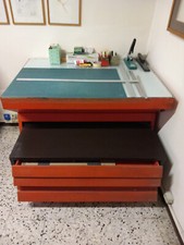 Tavolo luminoso con cassettiera porta disegni a 4 cassetti in lamiera color 