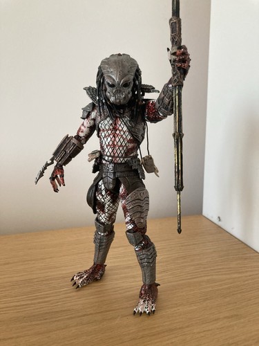 Neca red predator - red, 2