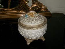 Vecchia bomboniera a fiori ceramica originale Capodimonte Napoli marchio numero