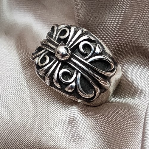 Anello custode cuori cromati