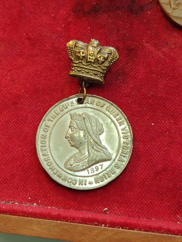 Medaglia metallo regina - metallo, b