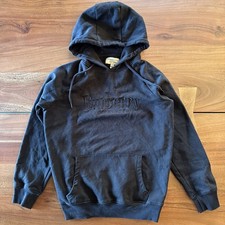 Felpa nera con cappuccio