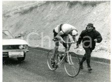 1968 CICLISMO GIRO D'ITALIA Tre cime LAVAREDO Eddy MERCKX esausto sotto la neve