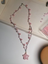 Collana rosa all'uncinetto fatta a mano