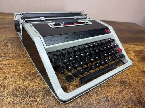 Excellent 1970s cursive script - cursive,