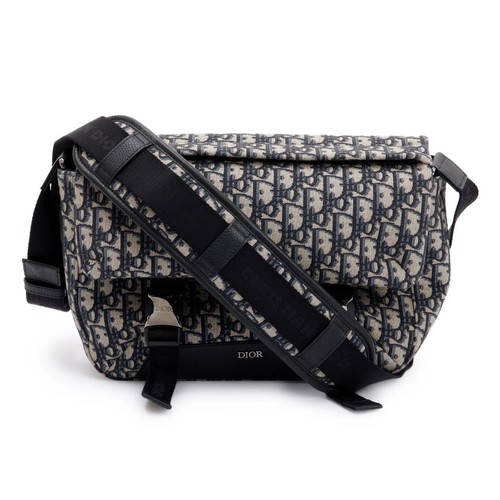 Dior oblique explorer
