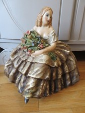 SPLENDIDE STATUE MARQUISE au bouquet CERAMIQUE PUGI DLG CACCIAPUOTI Ca. 1930