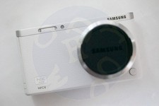 Samsung NX mini fotocamera con obiettivo NX-M 9-27 mm F3.5-5.6 ED OIS