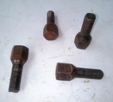 FIAT 128 COUPE' QUATTRO BULLONI RUOTA USATI ED ORIGINALI DELL' EPOCA (541)