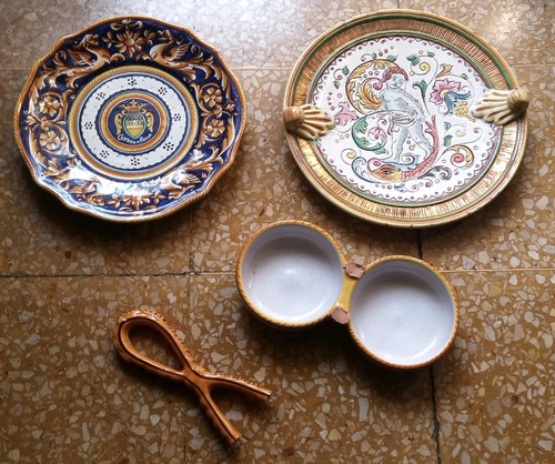 Deruta lotto piatti - deruta, maiolica