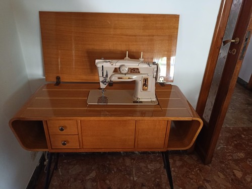 Macchina cucire singer con - cucire,