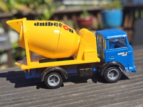 Camion miscelatore cemento