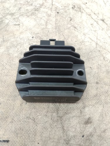 Regolatore tensione - regolatore,