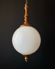 Lampadario vintage a palla in vetro bianco, italia anni '60