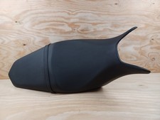 (D) Sella sella Honda CBR 600