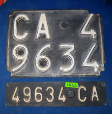 1062-TARGA AUTO COMPLETA D'EPOCA IN PLASTICA, ITALIANA CAGLIARI ANNI 1960/70