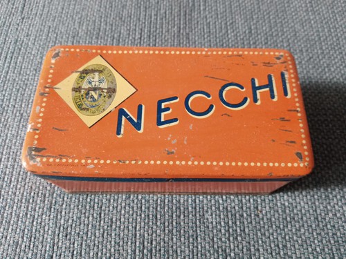 Vecchia scatola pubblicitaria