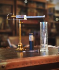 Antica bilancia a gravità