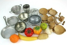 Lotto 27 Pezzi Miniature Oggetti da Cucina in Metallo Legno Plastica Frutta