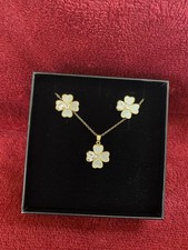 Set collana e orecchini in