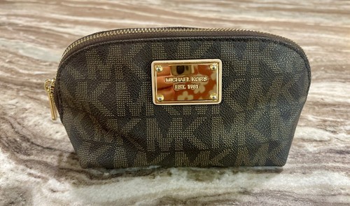 Michael kors signature logo - michael,
