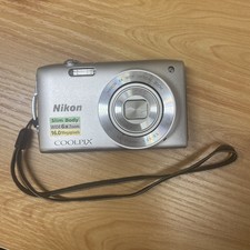 Nikon Coolpix S3200 corpo