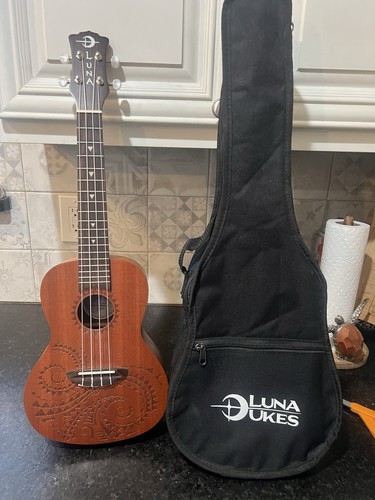 Ukulele concerto tatuaggio - , in