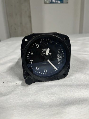 Altimetro analogico