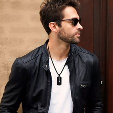 Uomo militare esercito nero