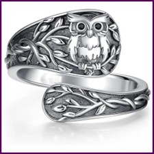 Un anillo de cuchara con forma