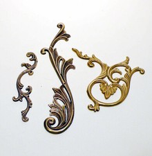 Gruppo di tre fregi decorativi in ottone art deco ferramenta vintage antica a298