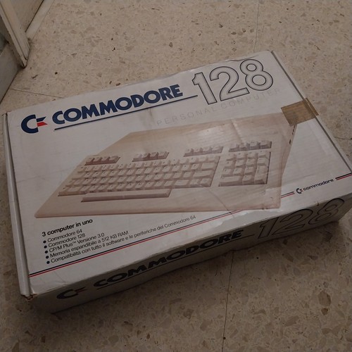 Commodore 128 c128 solo - c,