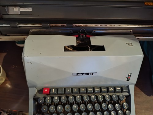Macchina scrivere olivetti - da,