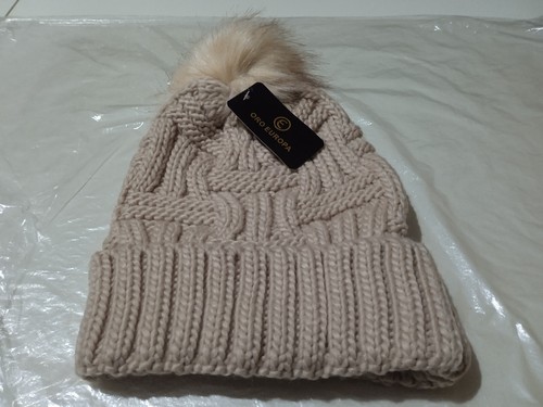 Berretto beige con pom pon