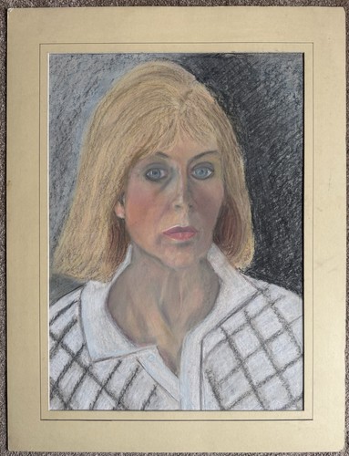 Bionda con occhi azzurri