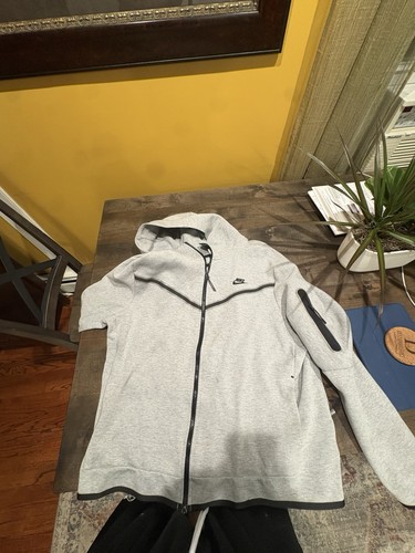 Brand new never worn grey - new, nike