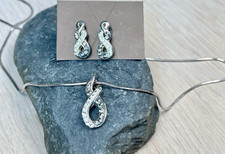 Collana e orecchini Infinity