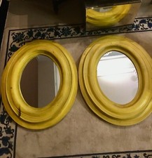coppia di specchi ovali gialli molto eleganti 