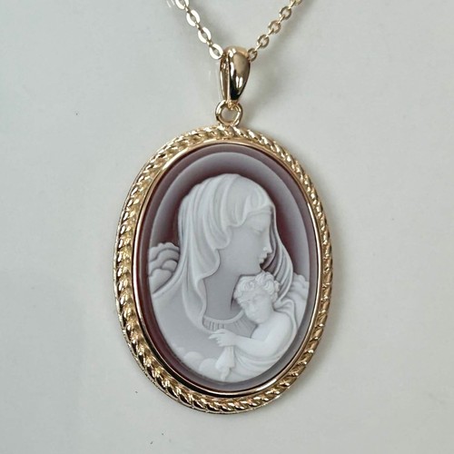 Collana con ciondolo cammeo