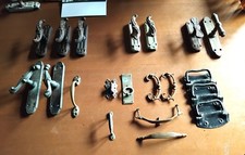 Varie maniglie e accessori –