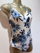 Costume da bagno nuovo con