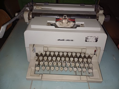 Macchina scrivere olivetti - da,