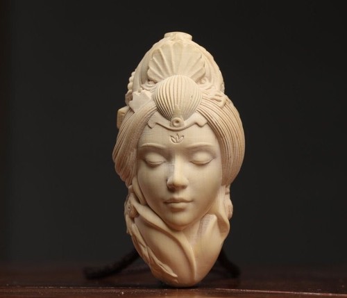 Ciondolo statua ragazza - , di