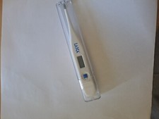 termometro digitale ascellare bianco laica per misurare febbre preciso 