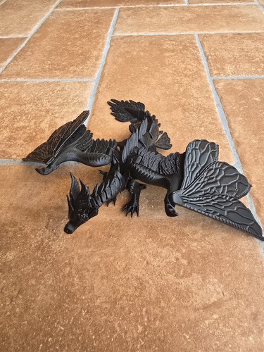 Drago nero con ali - ali,