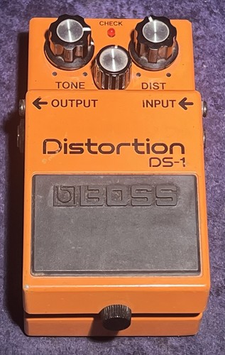 Pedale distorto per chitarra