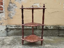 ANGOLIERA INDIANA IN LEGNO MASSELLO DECORI OTTONE E TRAFORI A MOTIVO FOGLIACEO