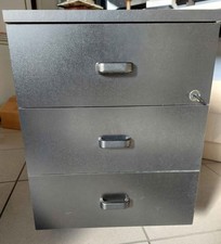 Cassettiera usata in legno nero con rotelle e chiavi